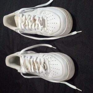 Color: white       Size 9